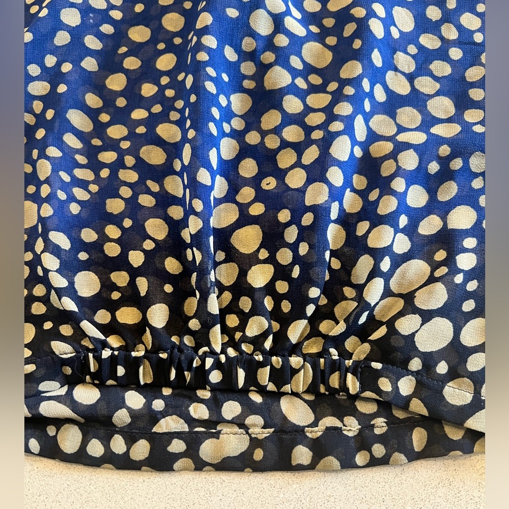 CAbi Women's Sz M Blue Ombre
Spotted Print Semi Sheer Cap Snap closure Faux Wrap - Picture 8 of 15